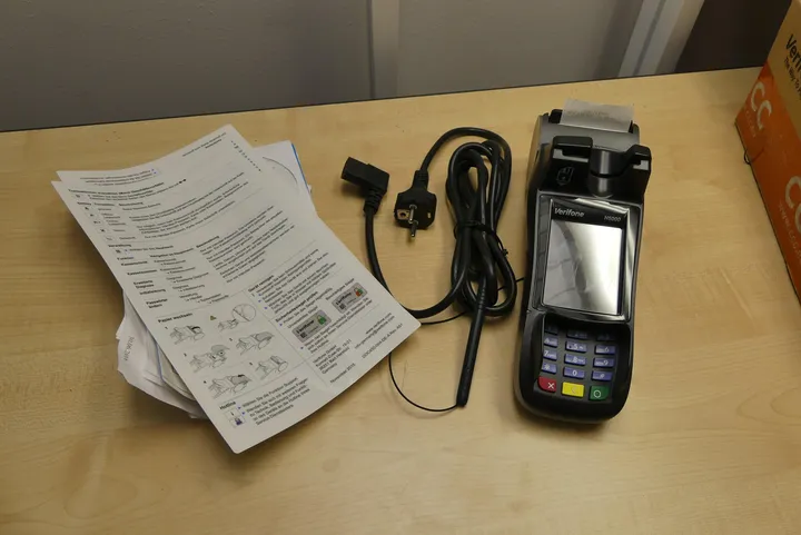 Verifone H5000 Kartenterminal mit Netzkabel und Anleitung